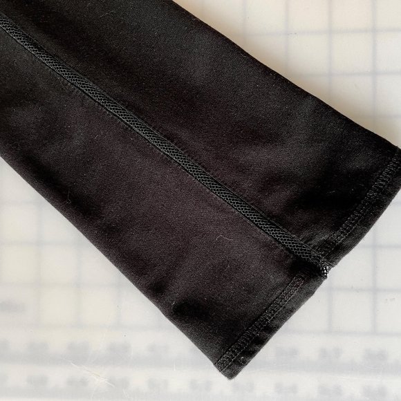 Like new! Not your average black sweatshirt - Picture 6 of 8